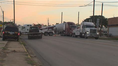 18-wheeler struck by train in Luling Thursday